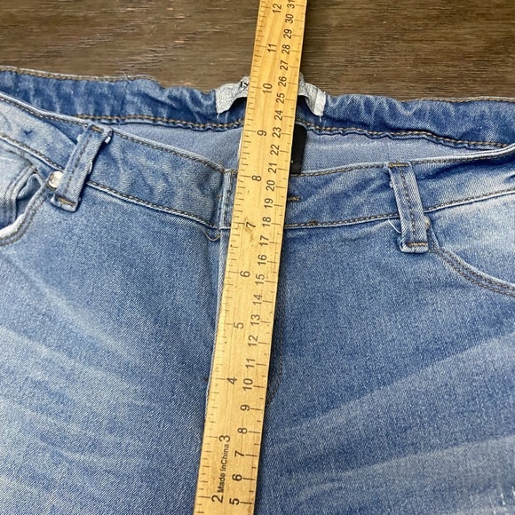 Women’s Hybrid & Company Distress Mid-rise Straight Leg Jeans Light Wash 9 - Picture 4 of 8